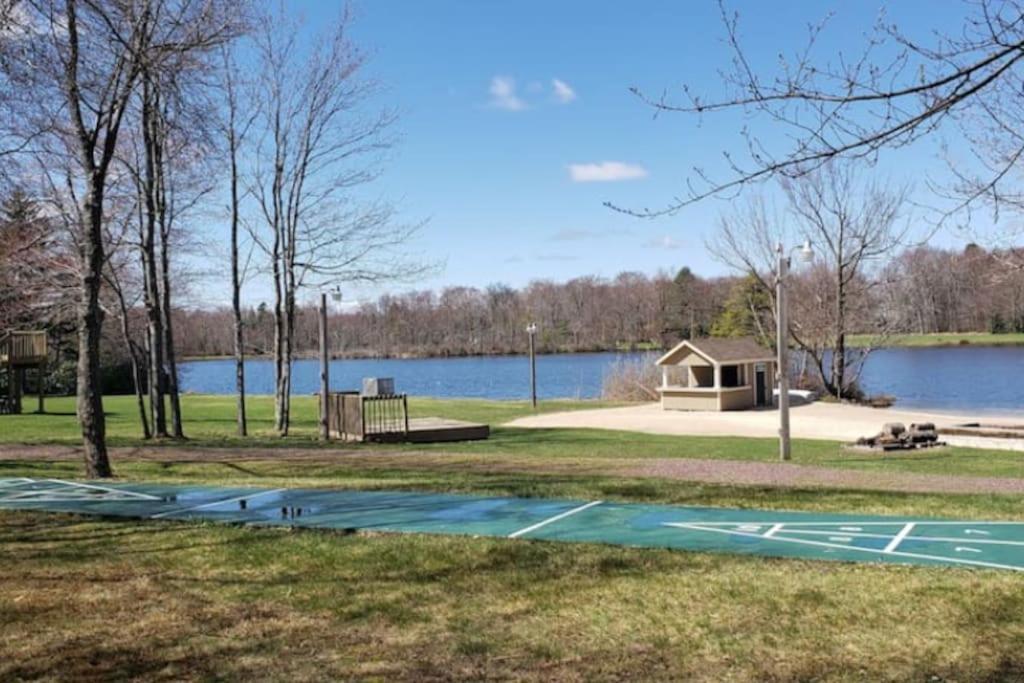 Walk To Pool & - Spacious Gateway, Hot Tub, Game Chalet *