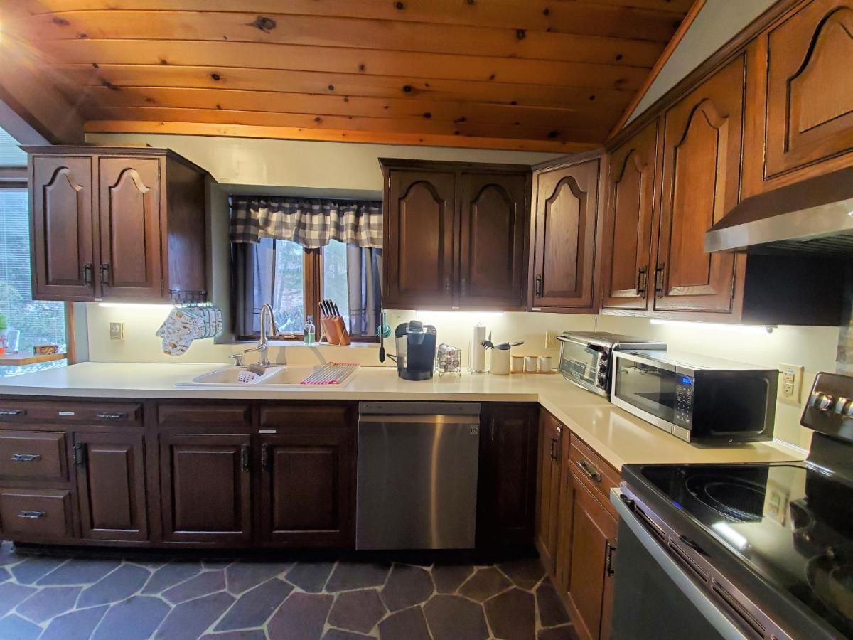 Chalet Walk To Pool & - Spacious Gateway, Hot Tub, Game Pocono Country Place