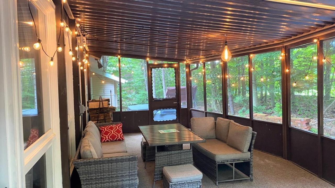 Chalet Walk To Pool & - Spacious Gateway, Hot Tub, Game Pocono Country Place