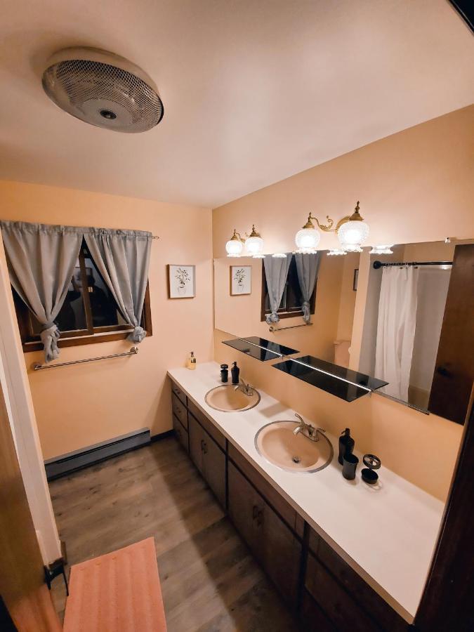 Walk To Pool & - Spacious Gateway, Hot Tub, Game *