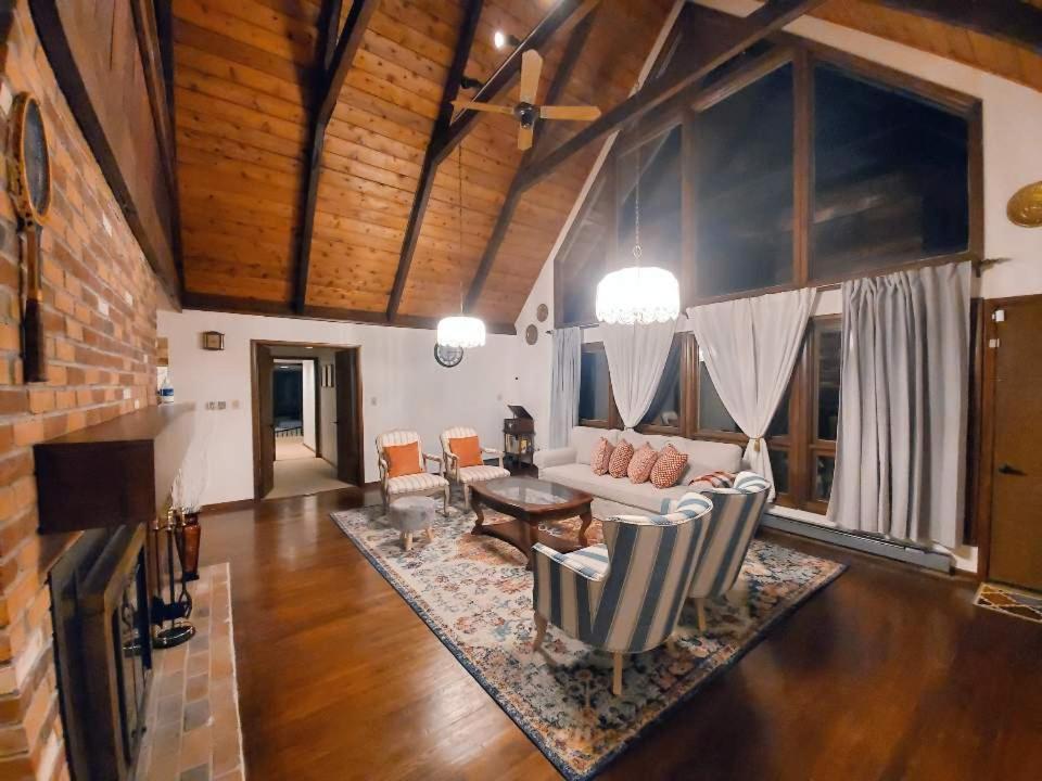 Walk To Pool & - Spacious Gateway, Hot Tub, Game Pocono Country Place