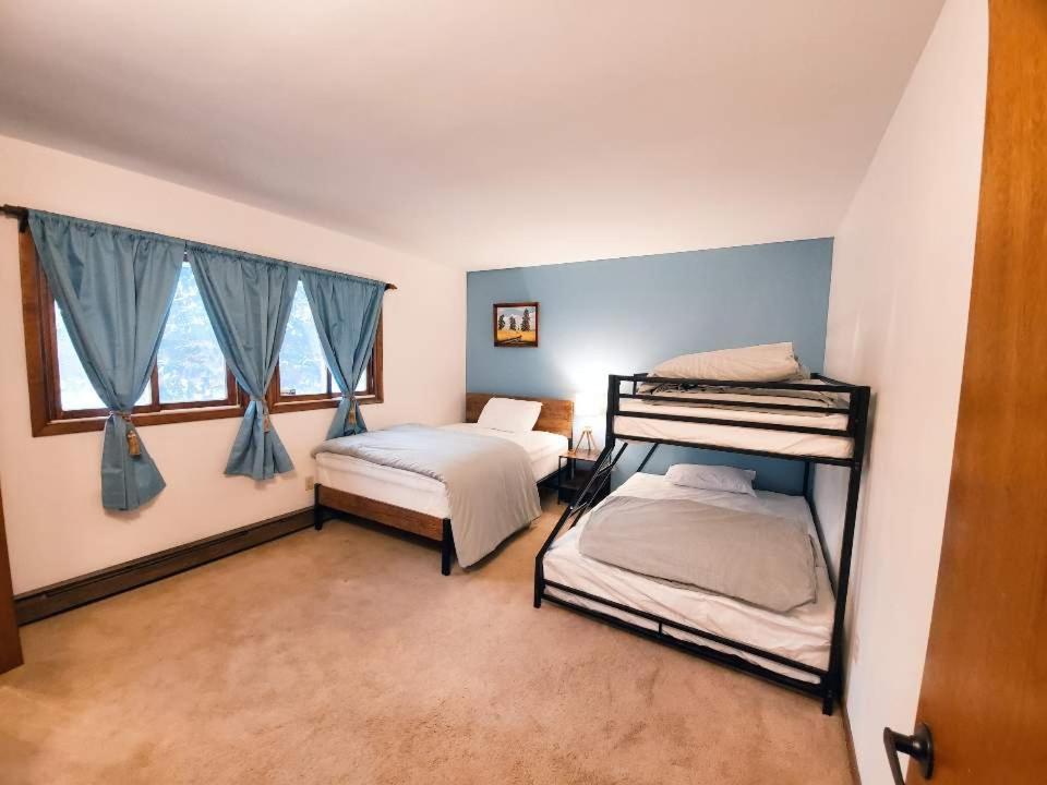 Walk To Pool & - Spacious Gateway, Hot Tub, Game Chalet *