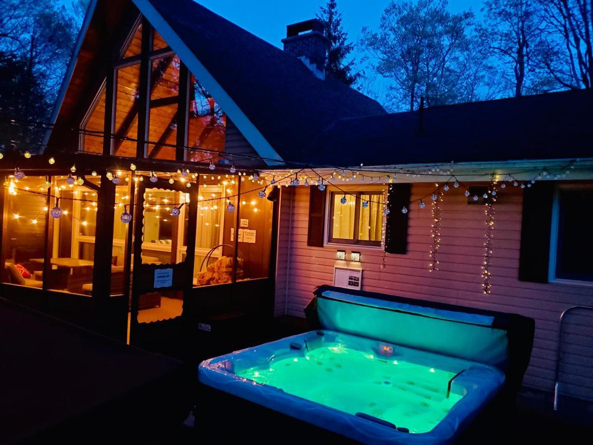 Chalet Walk To Pool & - Spacious Gateway, Hot Tub, Game Pocono Country Place