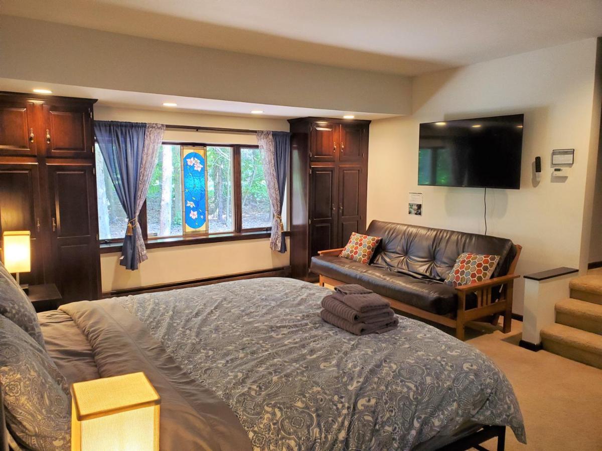 Chalet Walk To Pool & - Spacious Gateway, Hot Tub, Game