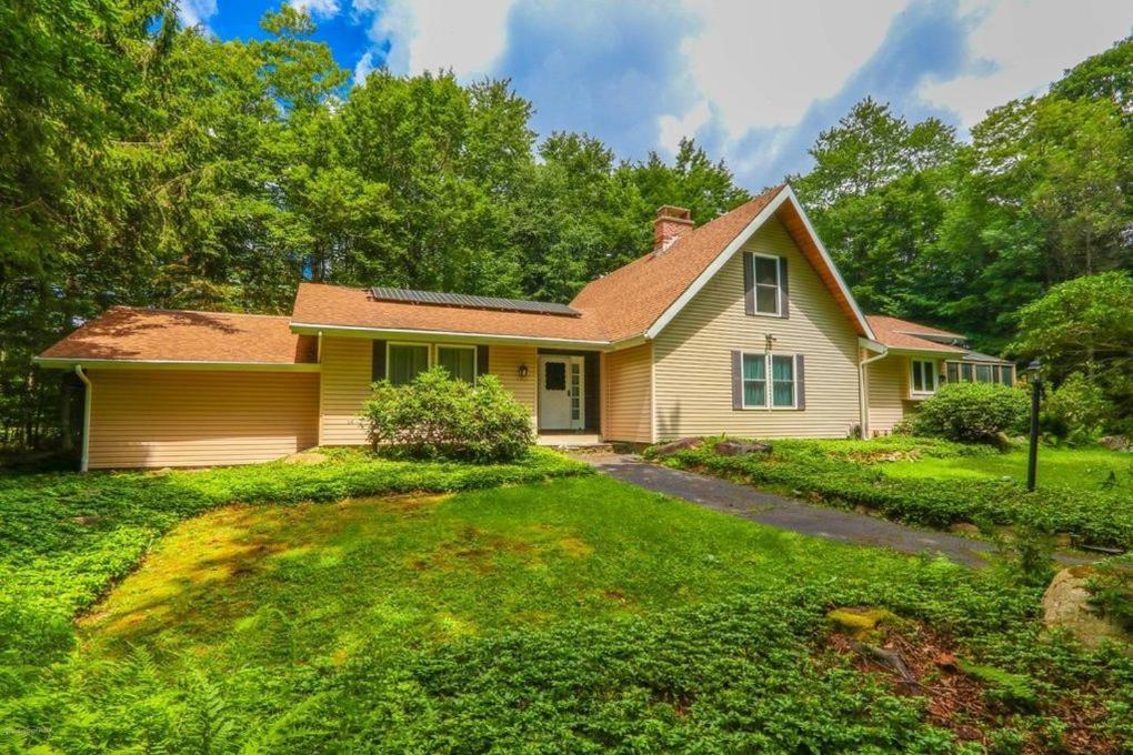 Walk To Pool & - Spacious Gateway, Hot Tub, Game Chalet Pocono Country Place