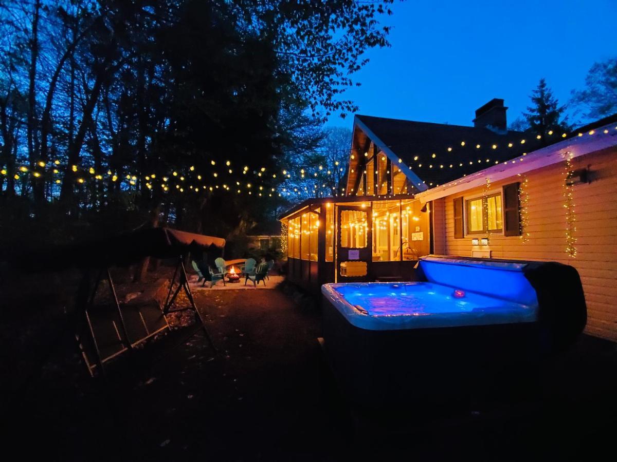 Walk To Pool & - Spacious Gateway, Hot Tub, Game *