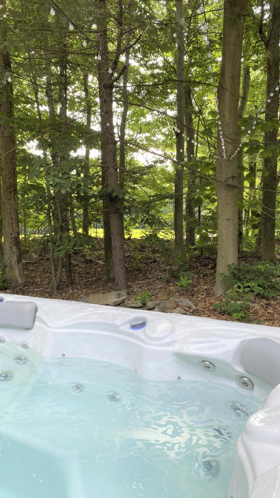 Walk To Pool & - Spacious Gateway, Hot Tub, Game Chalet *