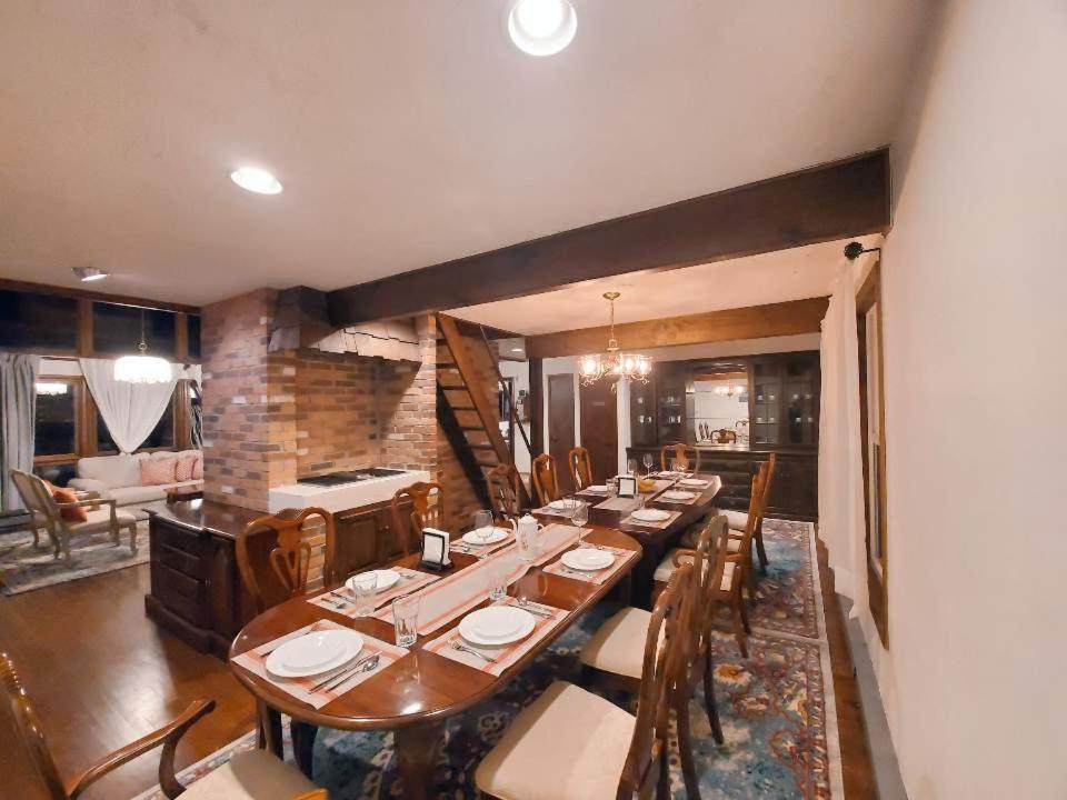 Chalet Walk To Pool & - Spacious Gateway, Hot Tub, Game
