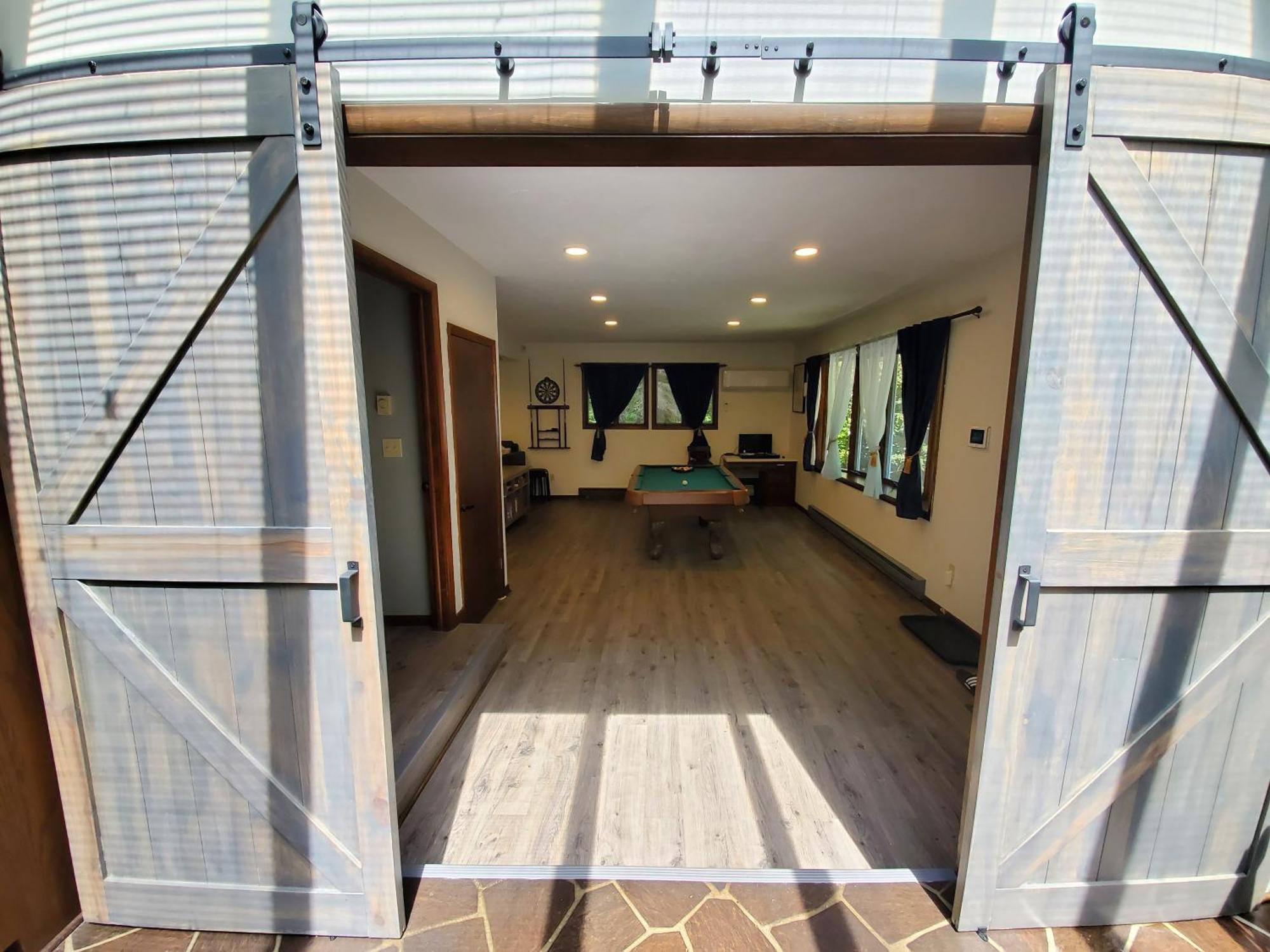 Walk To Pool & - Spacious Gateway, Hot Tub, Game Chalet *